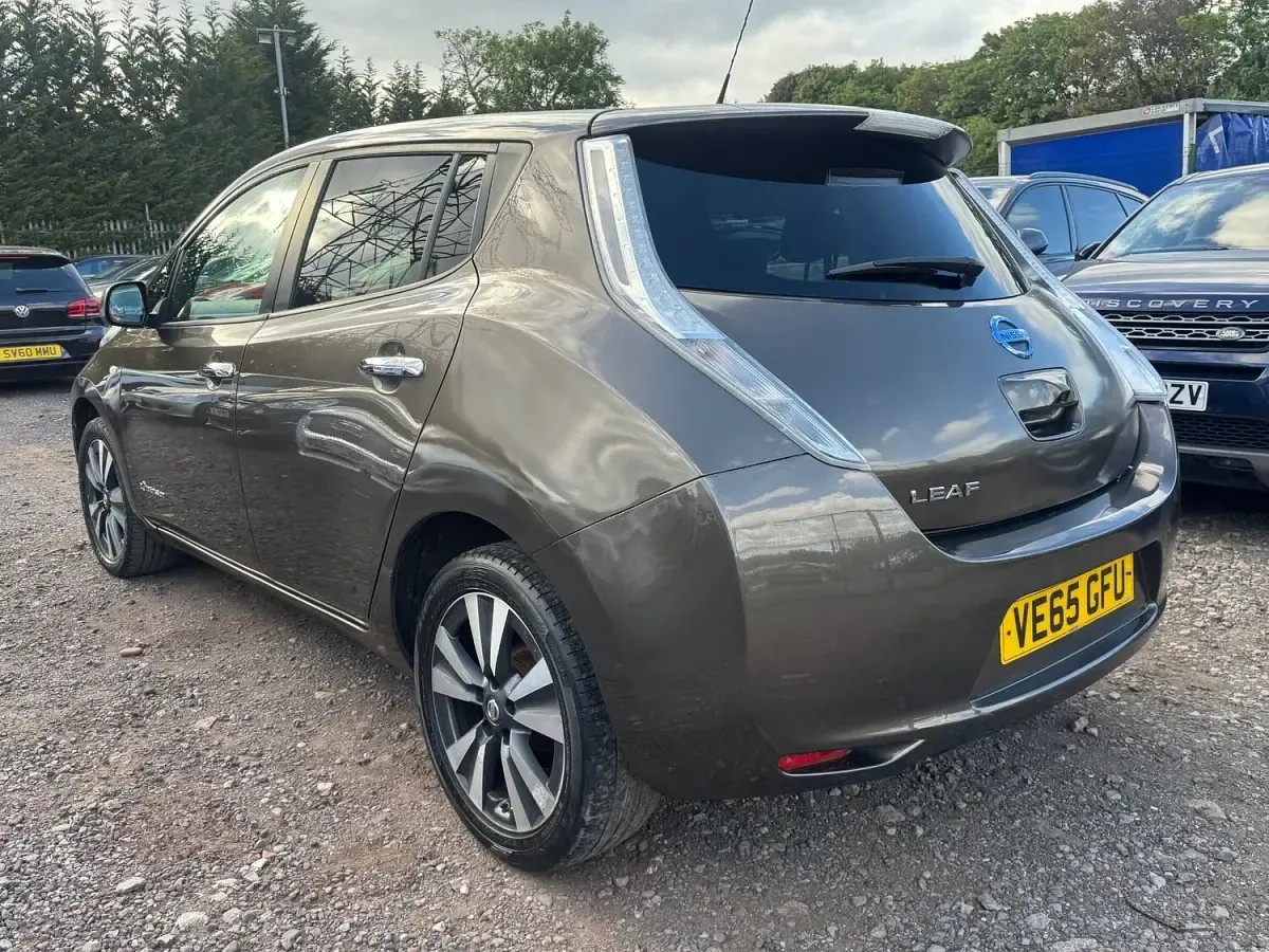 Used Nissan Leaf Tekna 80 kW (109 HP) 2015 Beige Hatchback