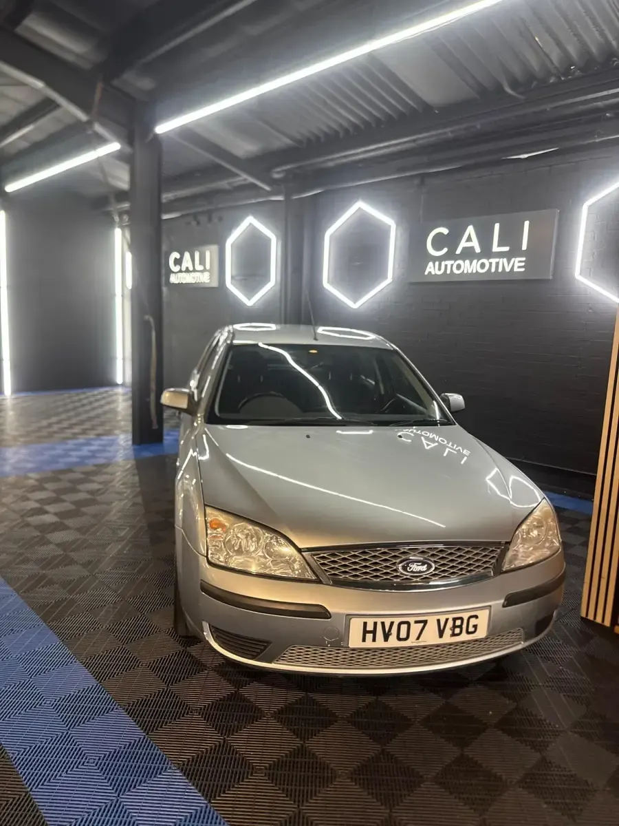 Begagnad Ford Mondeo 2007 Silver Halvkombi