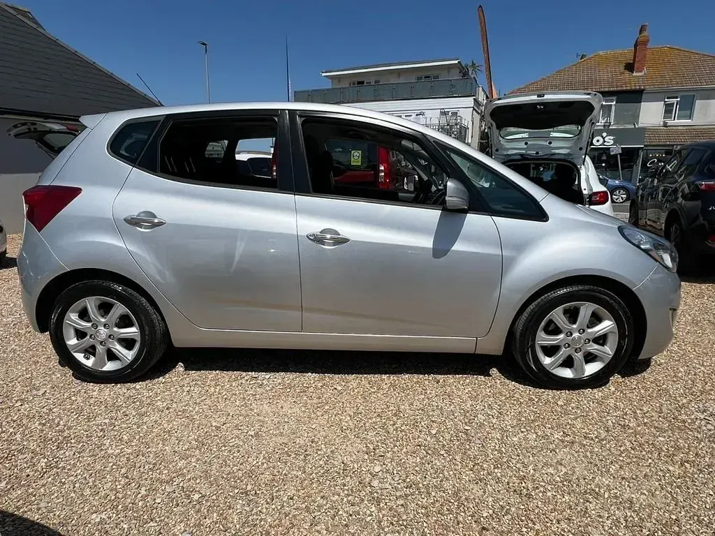 Used Hyundai ix20 SE 90 HP (66 kW) 2016 Silver Hatchback