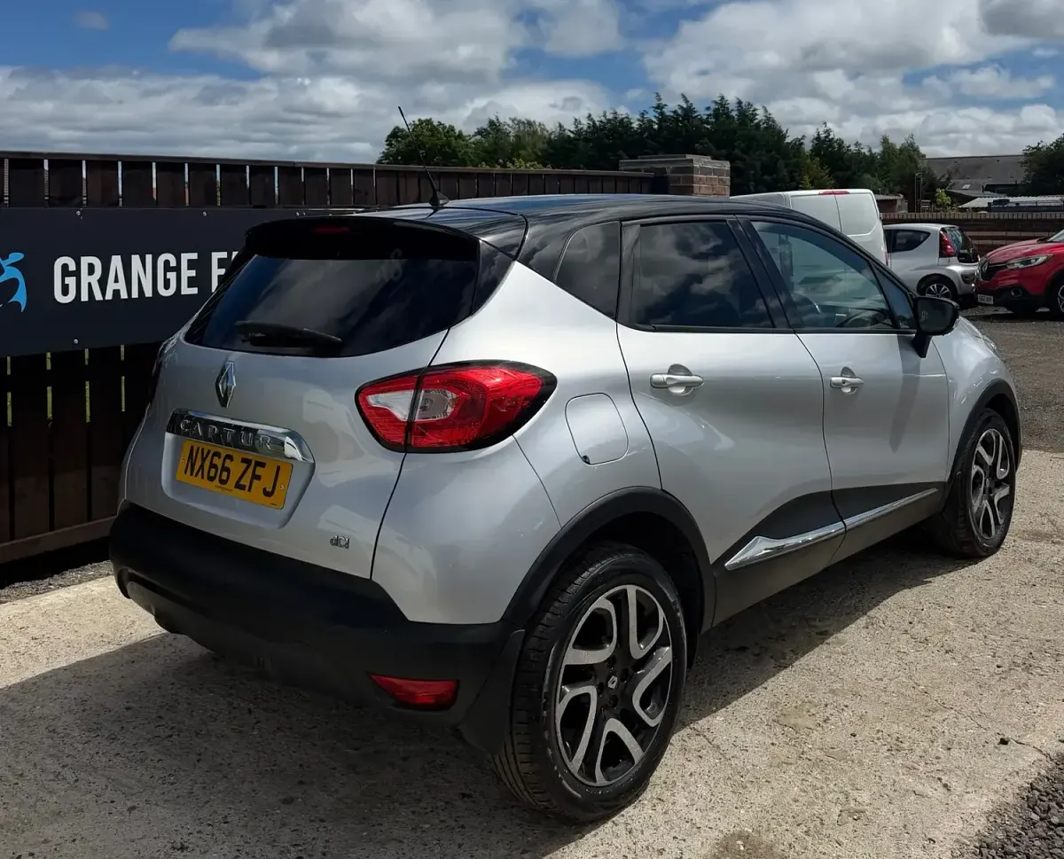 Used Renault Captur Dynamique 110 HP (80 kW) 2016 Silver SUV