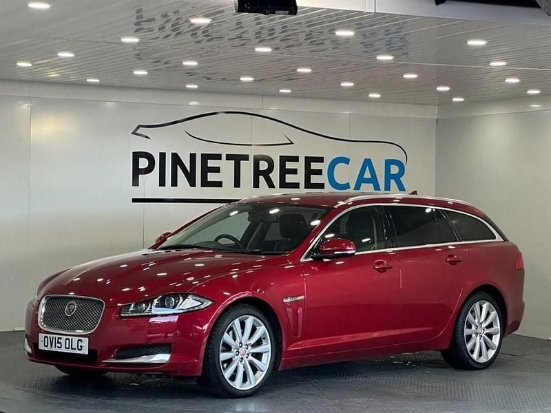 Used Jaguar XF Sportbrake Portfolio 200 HP (147 kW) 2015 Red Estate