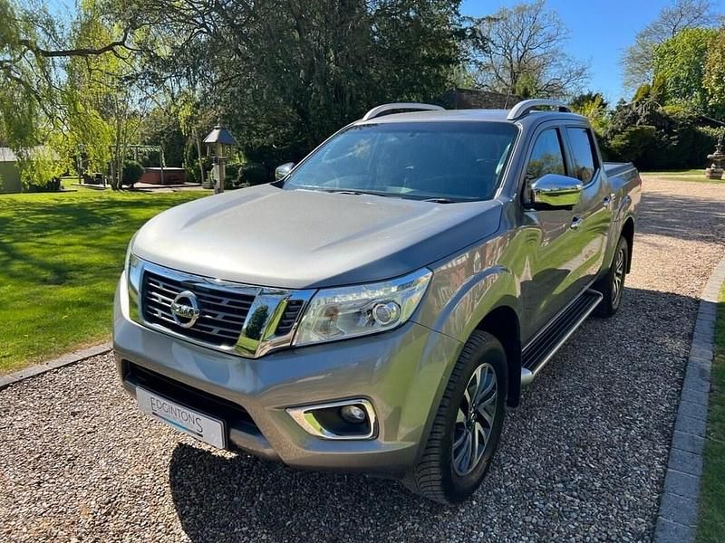 Usado Nissan Navara Tekna 190 HP (139 kW) 2018 Cinzento Pickup