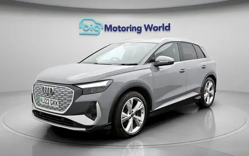 Begagnad Audi Q4 e-tron S-Line 150 kW (204 HK) 2022 Grå SUV
