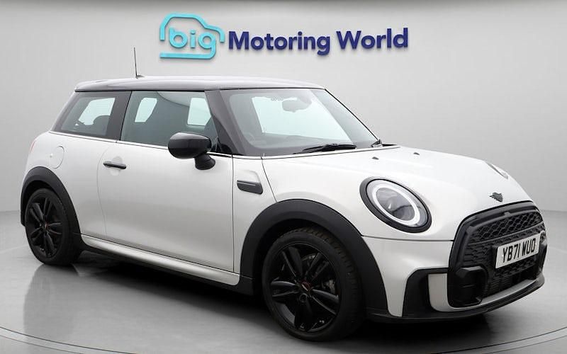 Begagnad Mini Cooper Hatch 136 HK (100 kW) 2022 Halvkombi