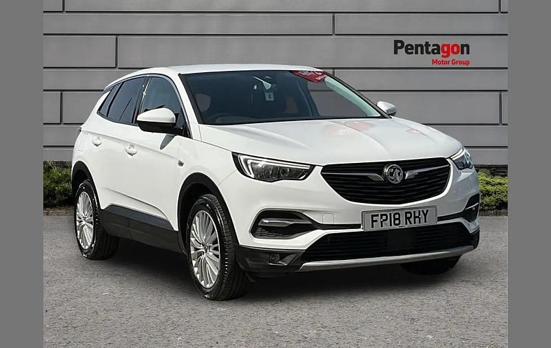 Used Vauxhall Grandland X Sport 128 HP (94 kW) 2018 White SUV