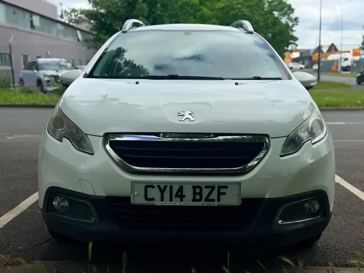Used Peugeot 2008 Active 68 HP (50 kW) 2014 White SUV