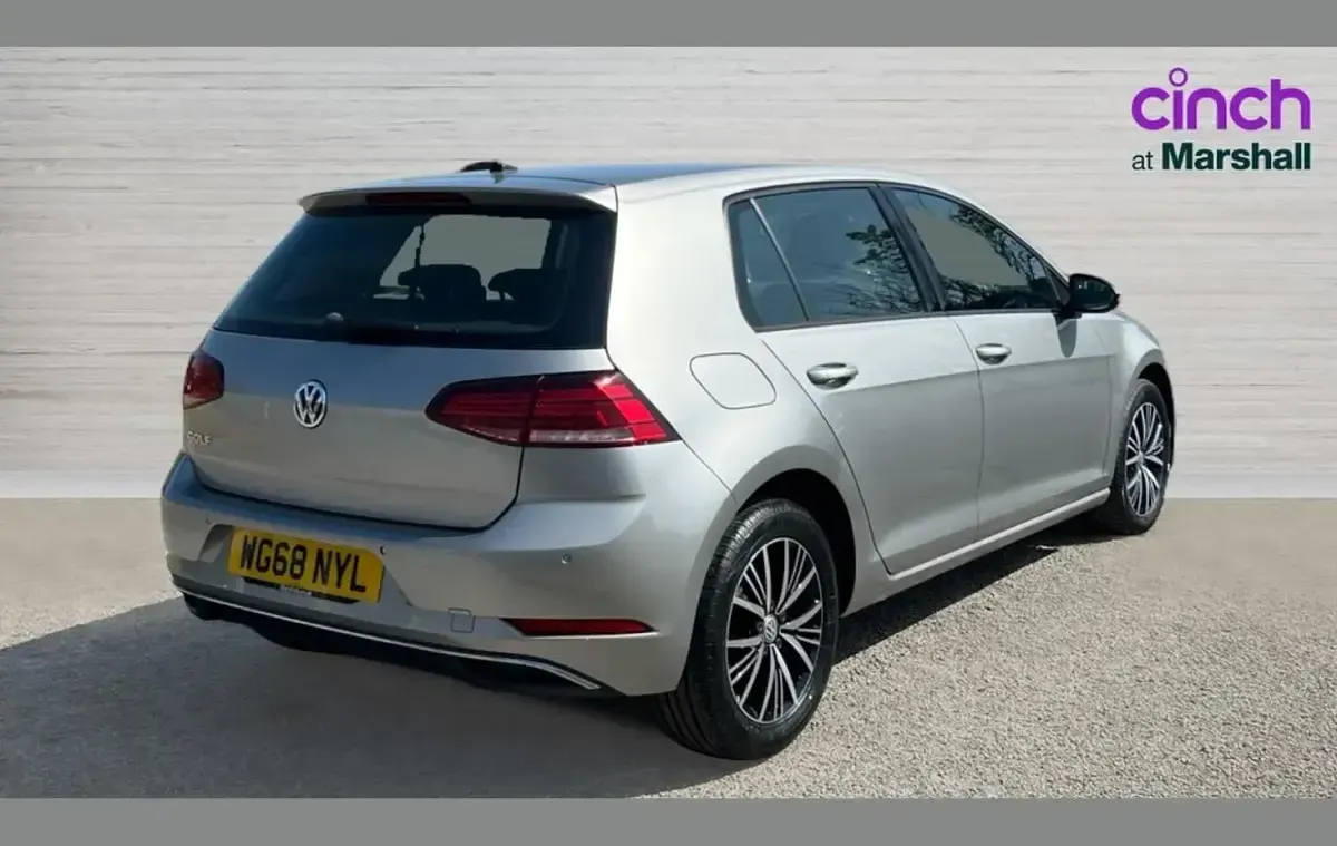 Used VW Golf VII SE 115 HP (84 kW) 2018 Silver Hatchback