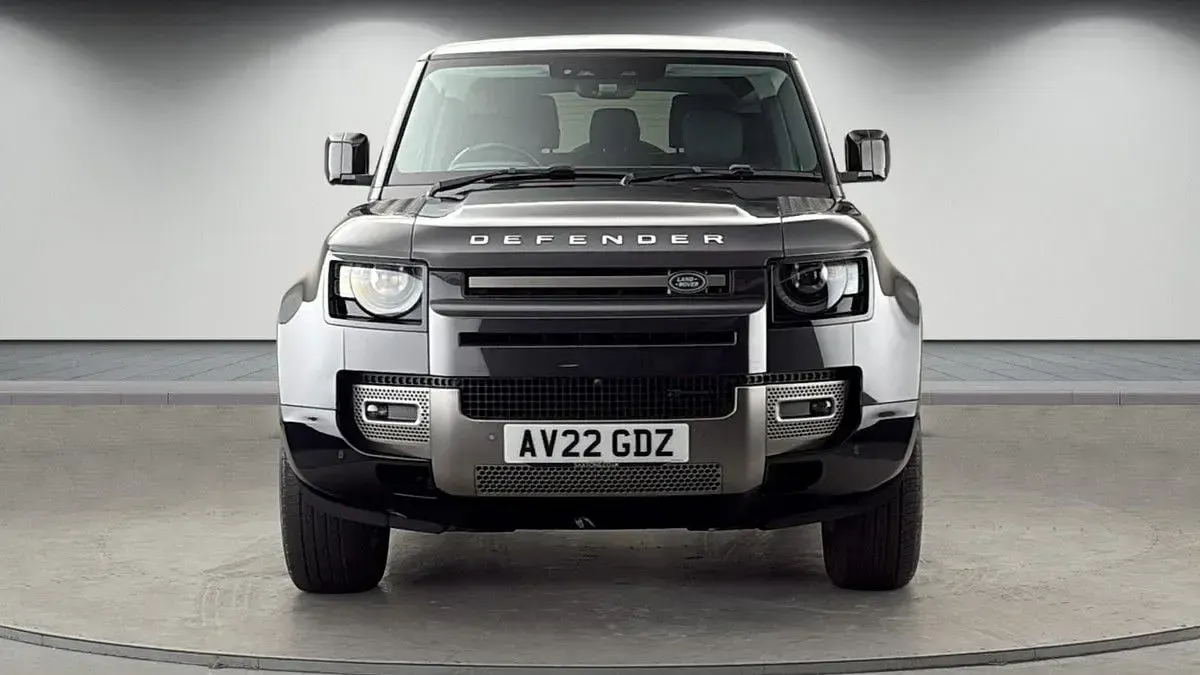 Used Land Rover Defender HSE Dynamic 250 HP (183 kW) 2022 Carpathian grey SUV