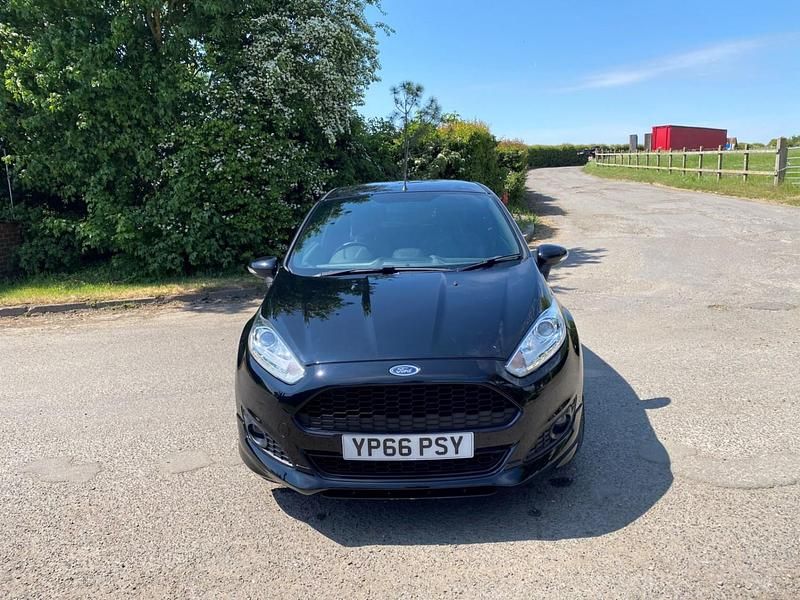 Used Ford Fiesta ST-Line 140 HP (102 kW) 2016 Black Hatchback