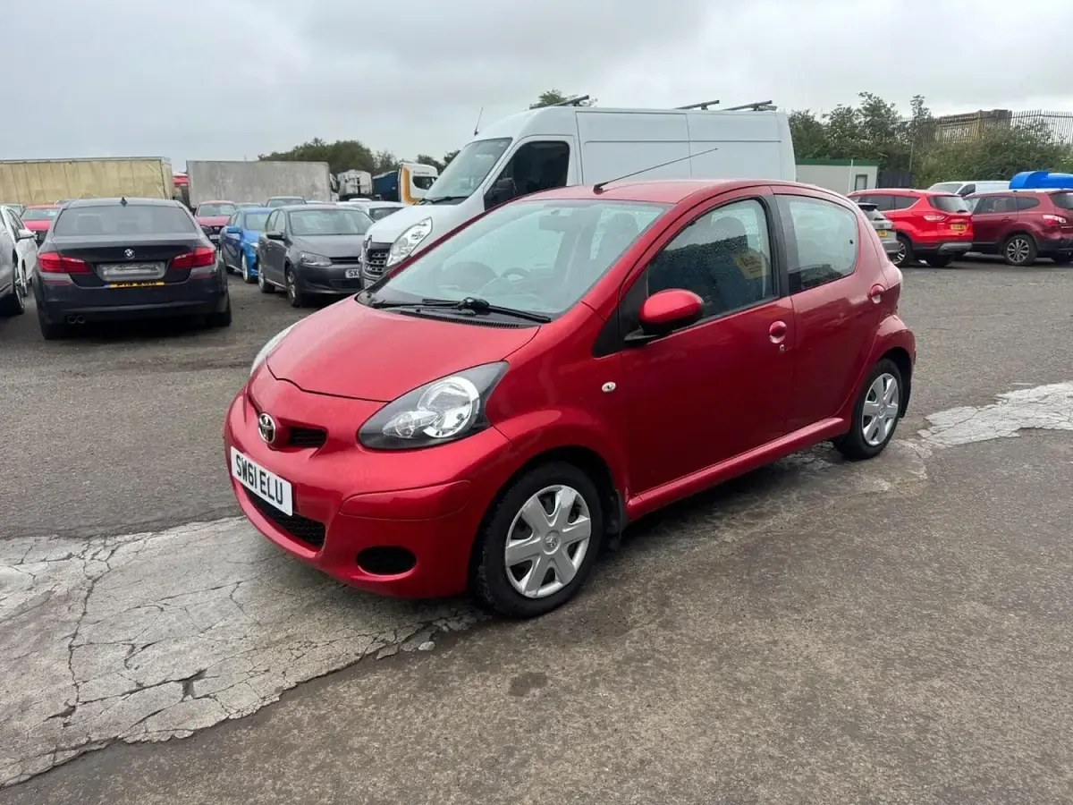 Used Toyota Aygo 68 HP (50 kW) 2011 Red Hatchback