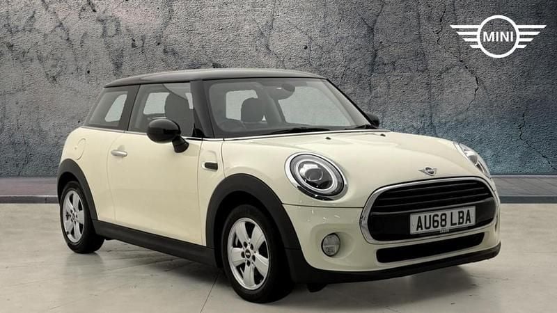 Used Mini Cooper Classic 134 HP (98 kW) 2019 White Hatchback
