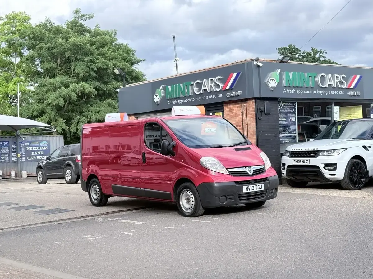 Used Vauxhall Vivaro 90 HP (66 kW) 2013 Red MPV