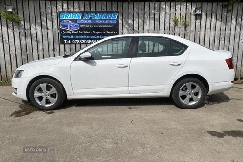 White Used 2015 Skoda Octavia GreenLine Hatchback | £6,950 (Fair price) - Image 1/1