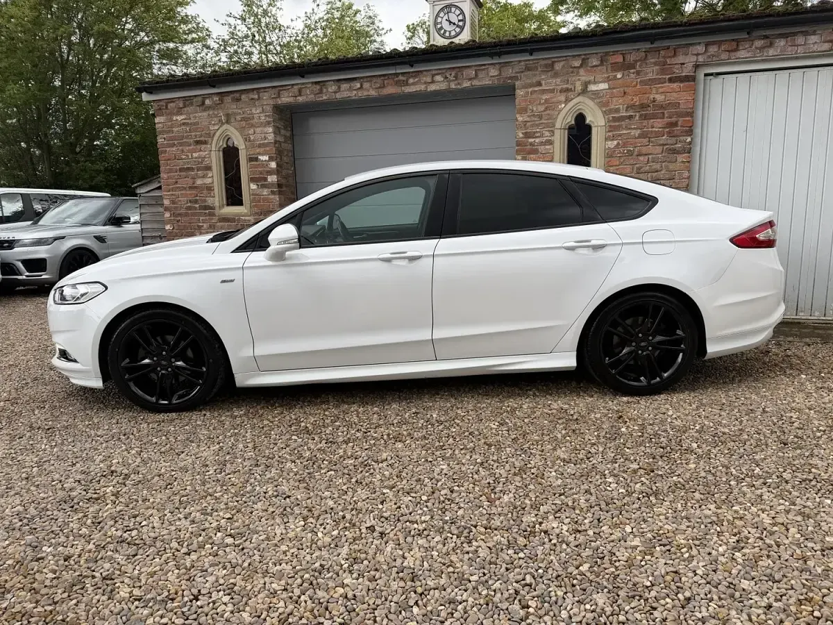 Used Ford Mondeo ST-Line 150 HP (110 kW) 2019 White Hatchback