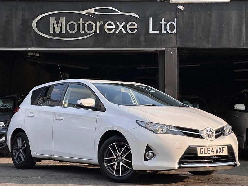 White Used 2014 Toyota Auris Multidrive S Hatchback | £8,950 (Fair price) - Image 1/2