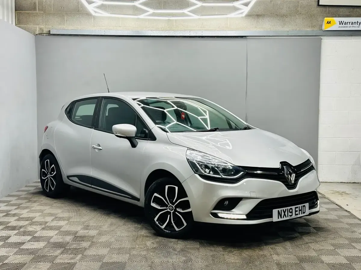Used Renault Clio V Play 90 HP (66 kW) 2025 Grey Hatchback
