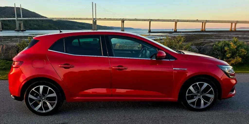 Used Renault Mégane Dynamique 110 HP (80 kW) 2017 Red Hatchback