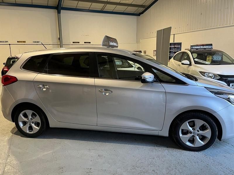 Used Kia Carens 133 HP (97 kW) 2015 Silver MPV