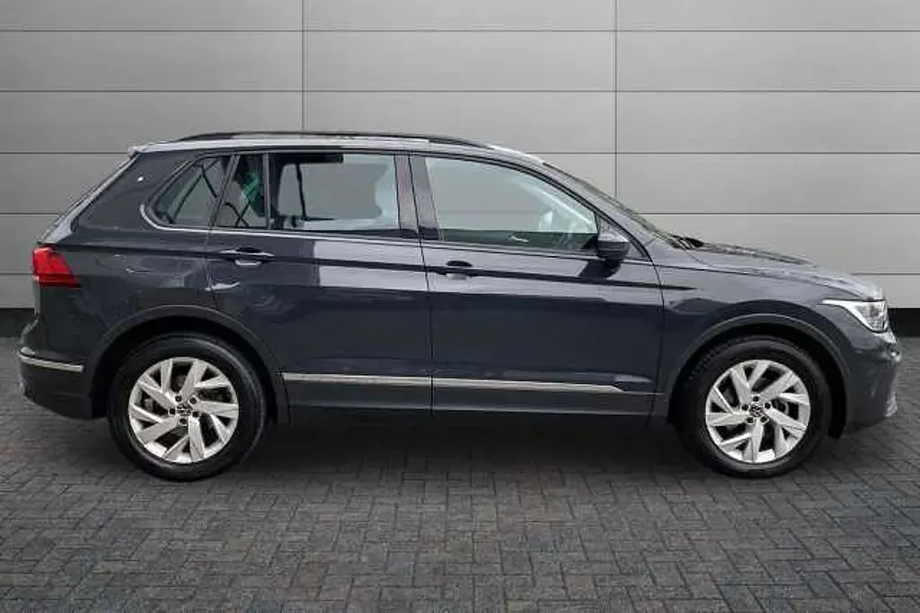 Used VW Tiguan Life 150 HP (110 kW) 2022 Grey SUV