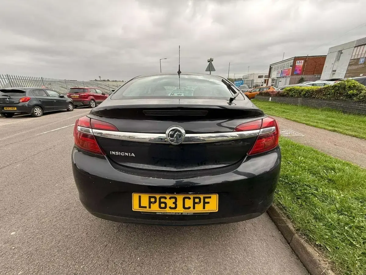 Used Vauxhall Insignia 140 HP (102 kW) 2014 Black Hatchback