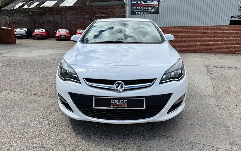 Second-hand Vauxhall Astra Elite 116 CP (85 kW) 2015 Alb Hatchback