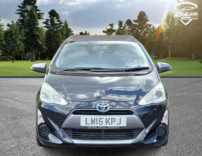 Used Toyota Yaris 100 HP (73 kW) 2015 Black Hatchback