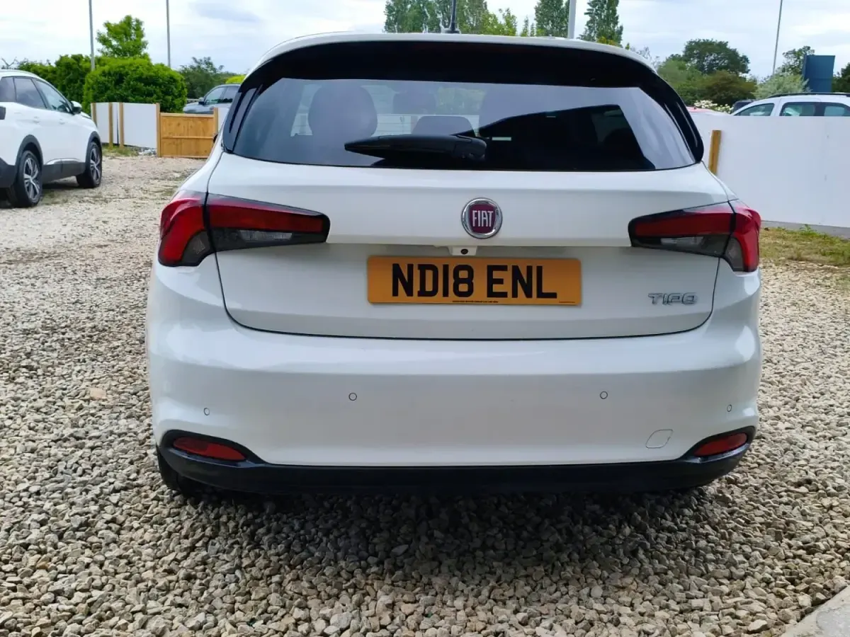 Used Fiat Tipo S 120 HP (88 kW) 2018 White Hatchback