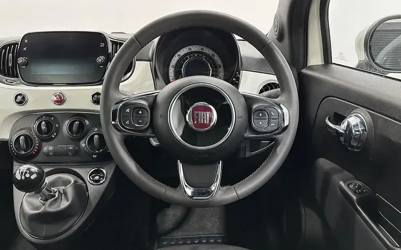 Used Fiat 500 69 HP (50 kW) 2023 White Hatchback
