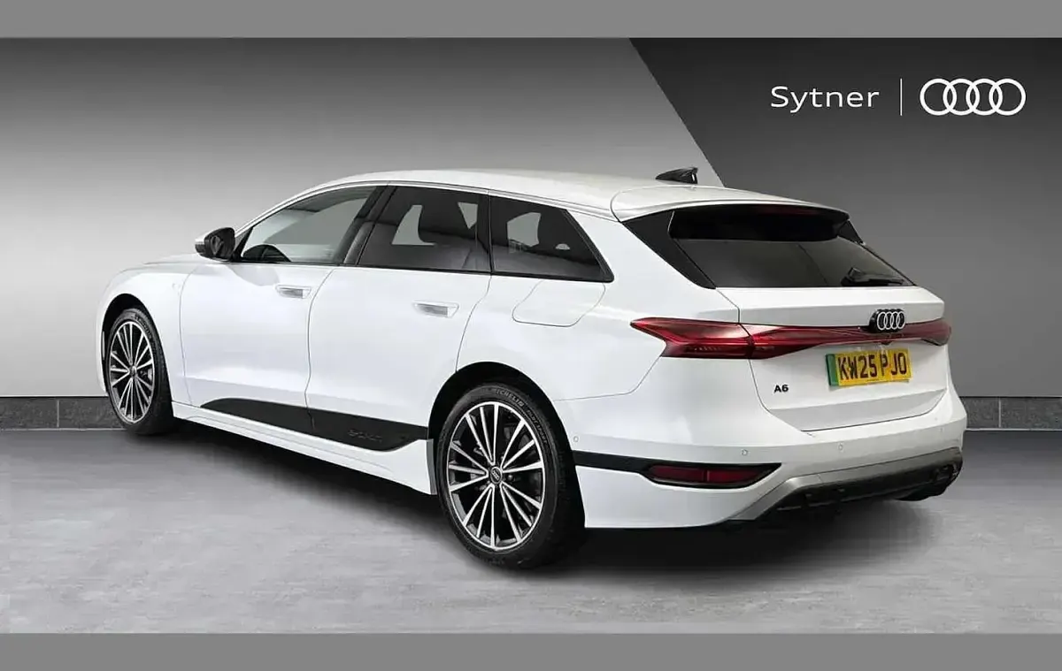Używany Audi A6 e-tron S-Line 266 kW (362 KM) 2025 Biały Kombi