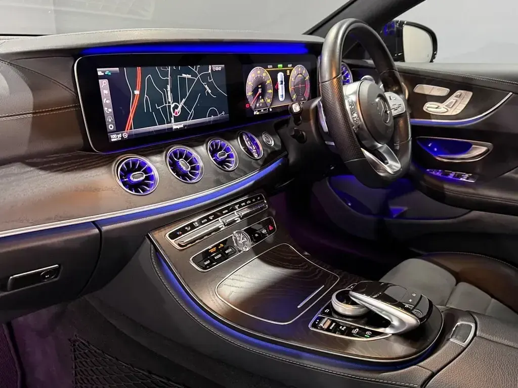 Begagnad Mercedes E350 AMG line 2019 Blå Sportkupé