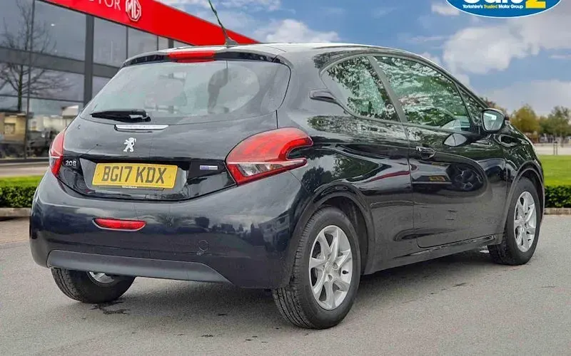 Used Peugeot 208 Active 82 HP (60 kW) 2016 Black Hatchback