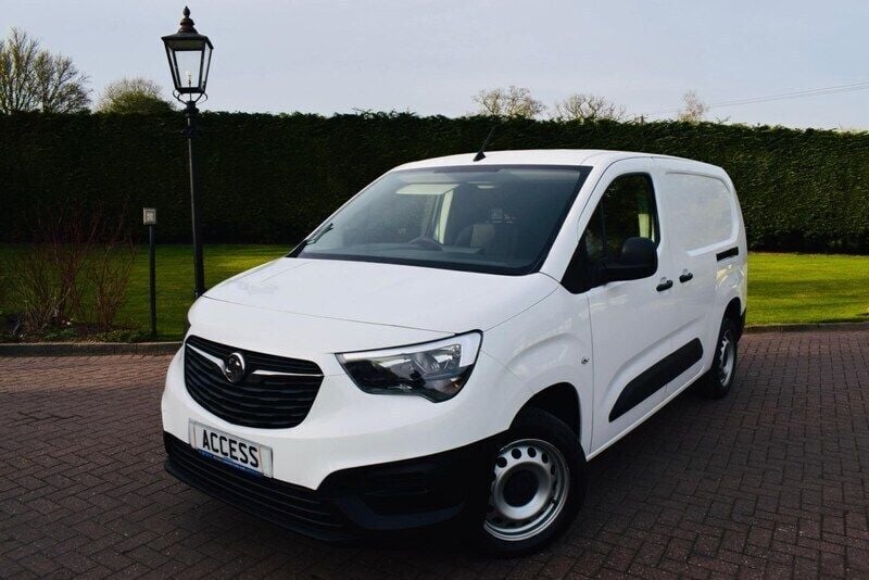 White Used 2021 Vauxhall Combo Edition MPV | £5,995 (Super price) - Image 1/4