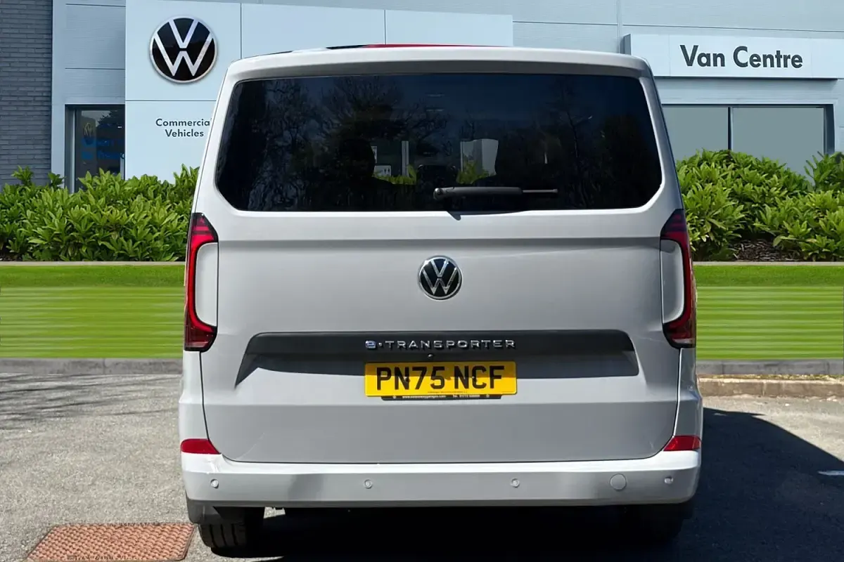 Nouă VW Transporter Pro 160 kW (218 CP) 2025 Gri Van