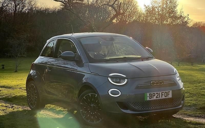 Used 2025 Fiat 500e La Prima Hatchback | £12,990 (Super price) - Image 1/3