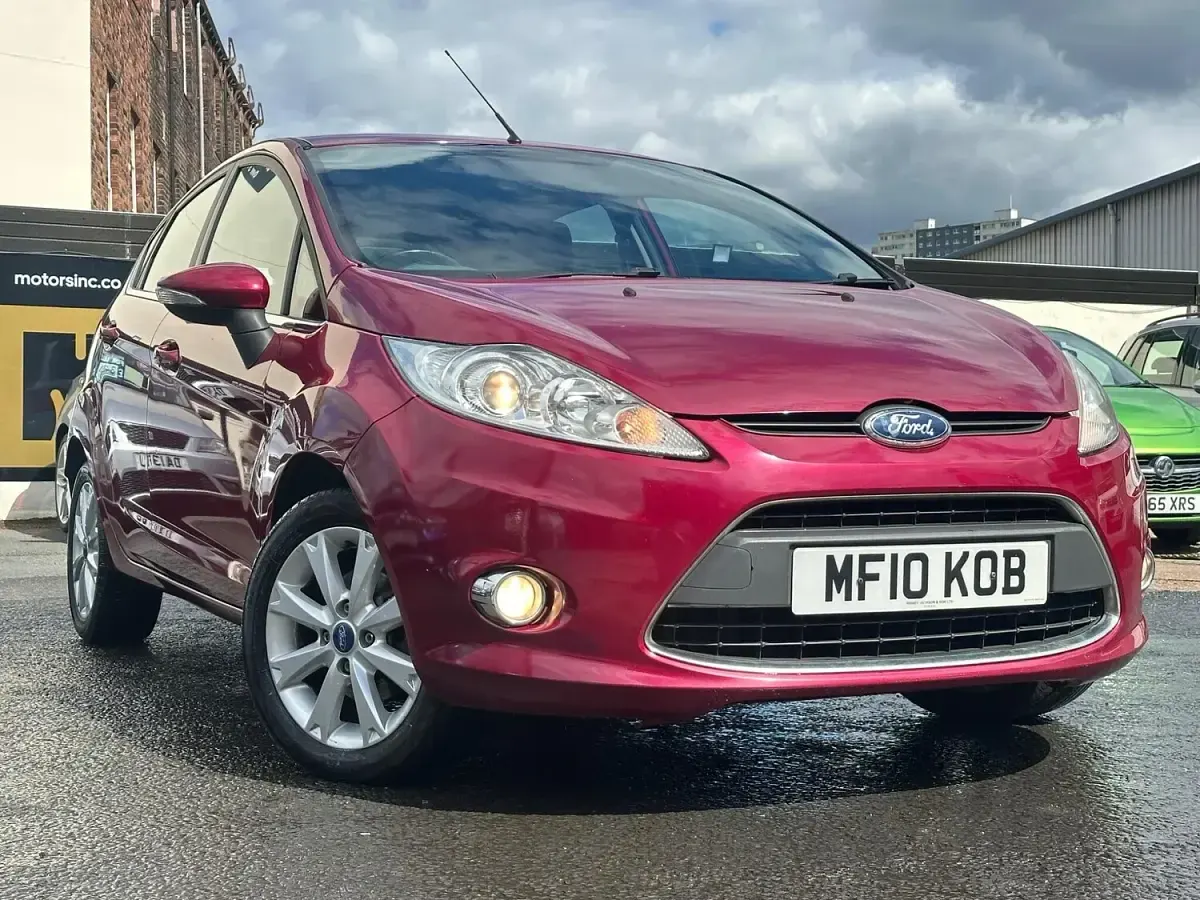Used Ford Fiesta Zetec 70 HP (51 kW) 2010 Red Hatchback