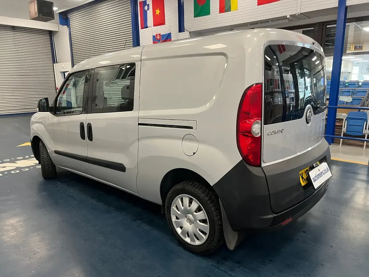 Used Vauxhall Combo 95 HP (69 kW) 2017 Silver MPV