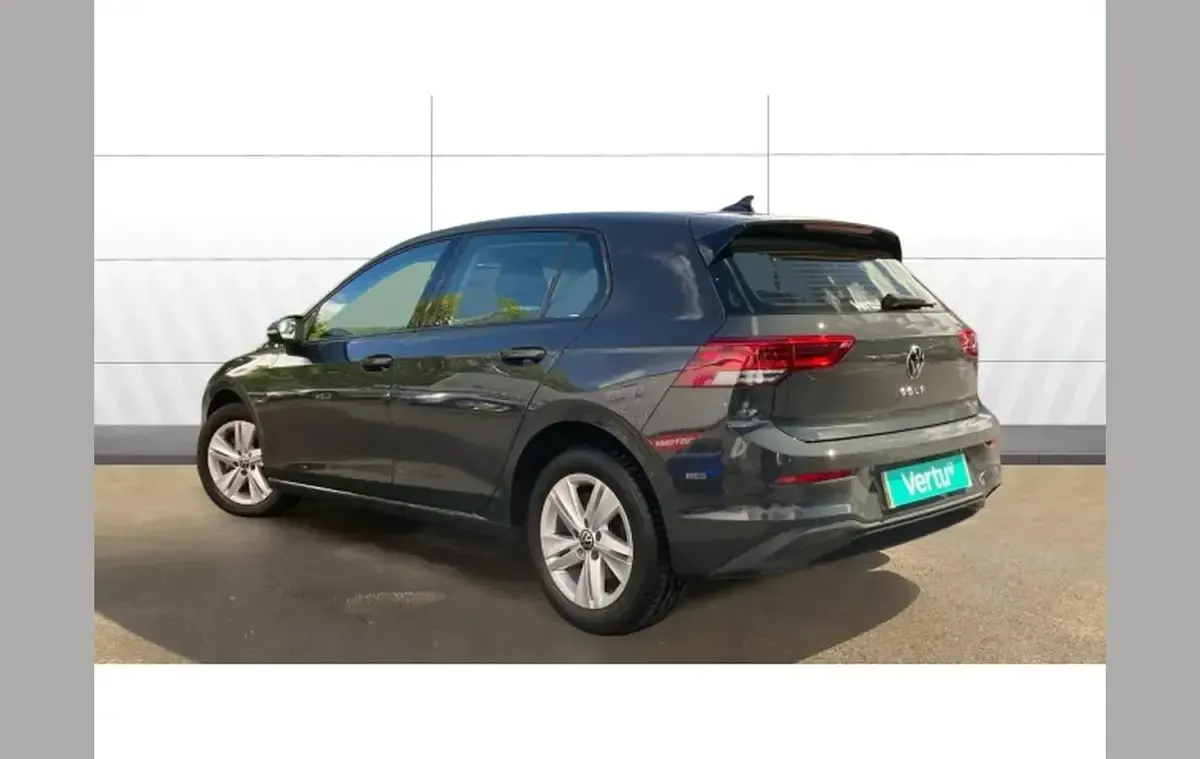 Usado VW Golf VIII Life 128 HP (94 kW) 2021 Cinzento Citadino