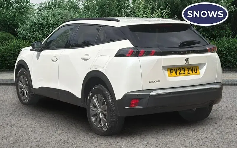 Used Peugeot 2008 Active+ 101 HP (74 kW) 2023 White SUV