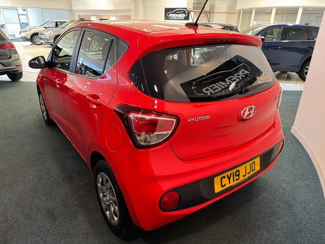 Gebraucht Hyundai i10 SE 87 PS (63 kW) 2019 Rot Kleinwagen
