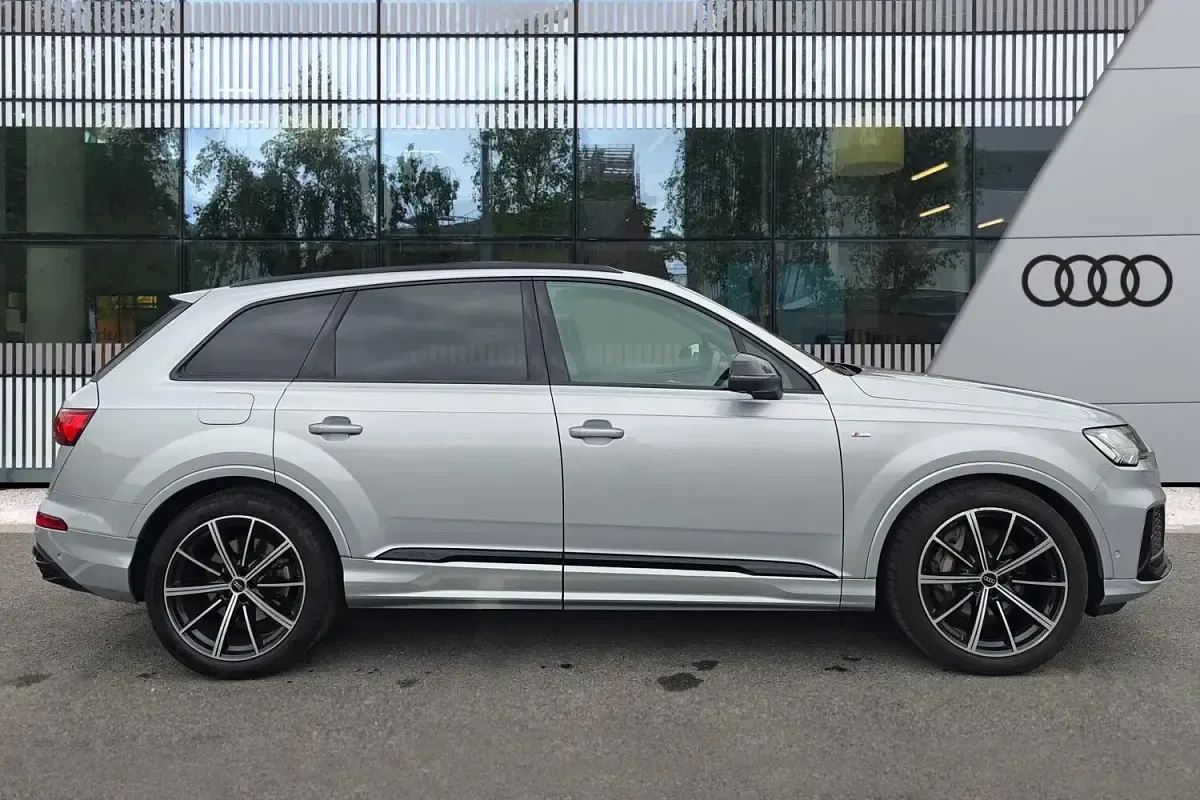 Begagnad Audi Q7 Black Edition 281 HK (206 kW) 2022 Silver SUV
