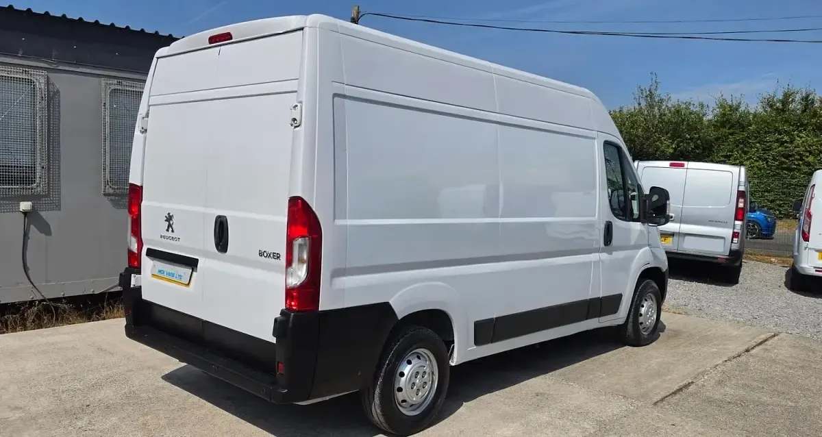 Used Peugeot Boxer 140 HP (102 kW) 2021 White Van