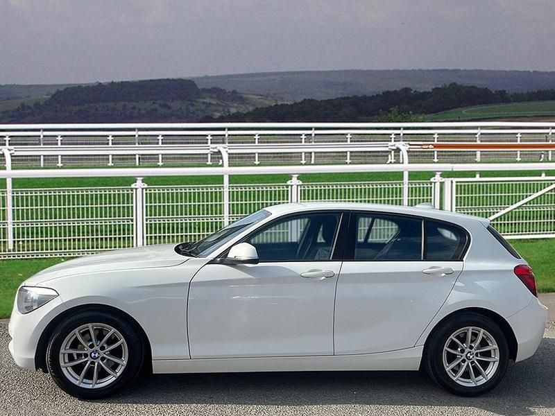 Used BMW 120 Sport Line 2014 White Hatchback