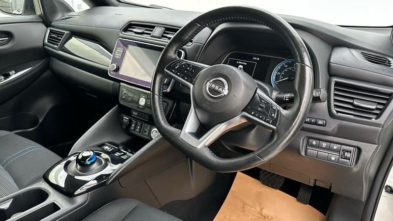 Used Nissan Leaf N-Connecta 110 kW (150 HP) 2022 White Hatchback