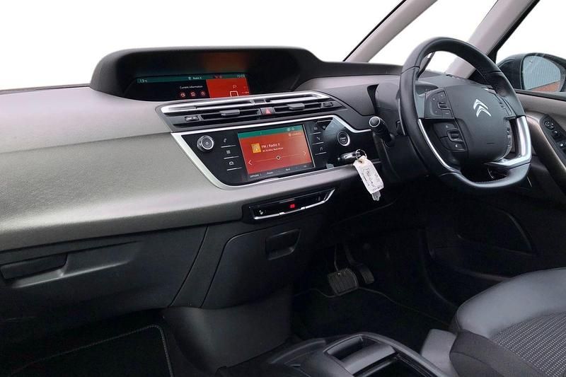 Used Citroën Grand C4 Picasso Shine 130 HP (95 kW) 2021 White MPV