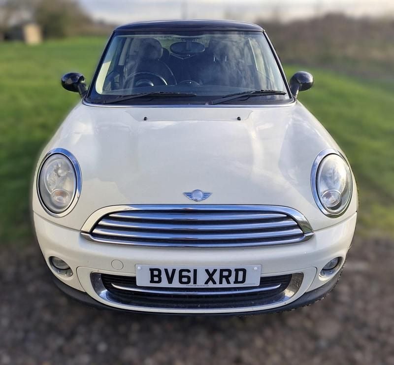 Used Mini Cooper Hatch 122 HP (89 kW) 2011 White Hatchback