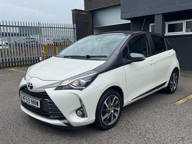 Used Toyota Yaris 111 HP (81 kW) 2019 White/black Hatchback