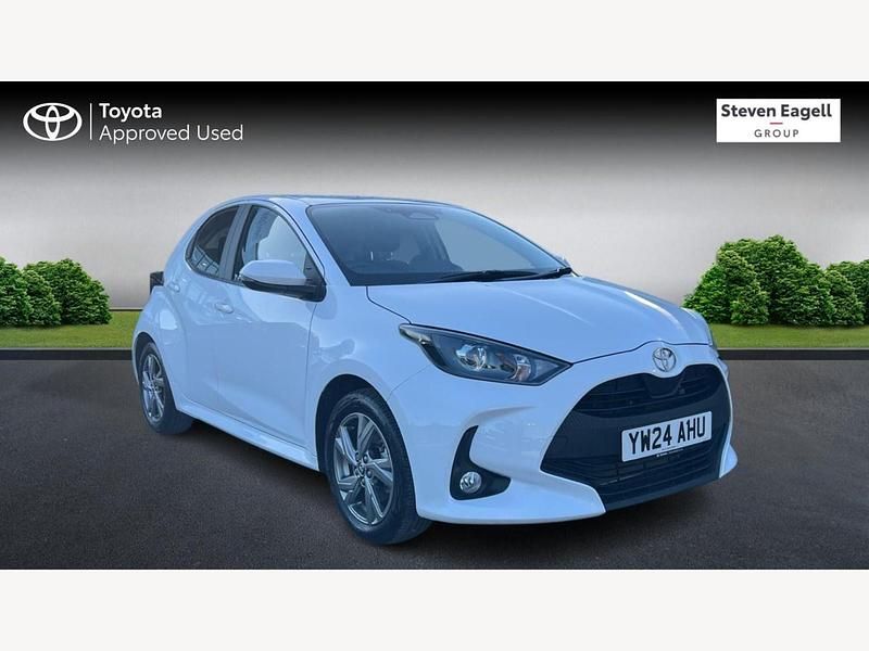 Used Toyota Yaris Hybrid 2024 White Hatchback