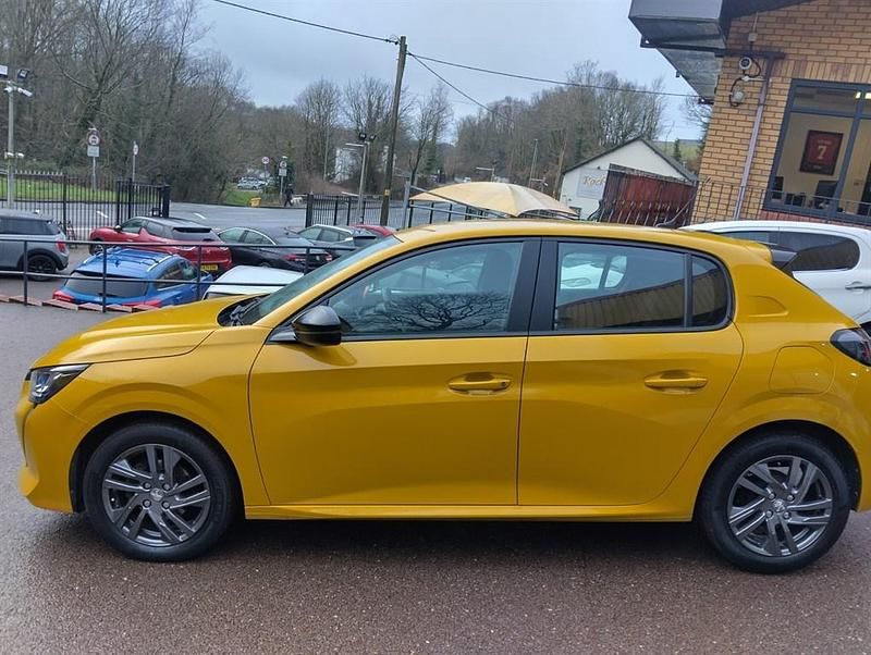 Used Peugeot 208 Active Premium 75 HP (55 kW) 2022 Yellow Hatchback