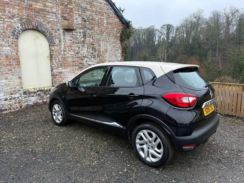 Used Renault Captur Dynamique 90 HP (66 kW) 2015 Black/cream SUV
