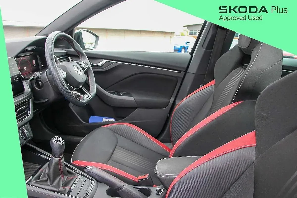Usado Skoda 110 R Monte Carlo 81 CV (59 kW) 2022 Negro Familiar